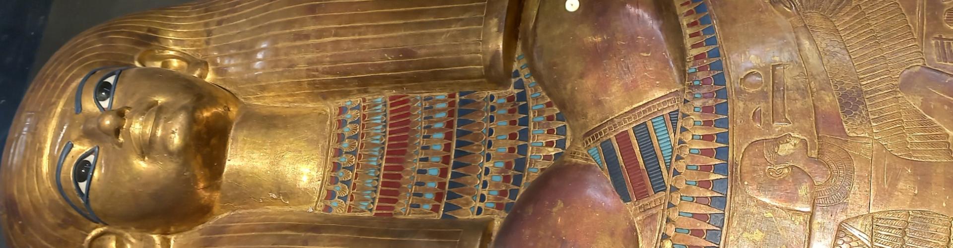 O MUSEU EGÍPCIO (Tahrir) E O GRANDE MUSEU EGÍPCIO (GEM)